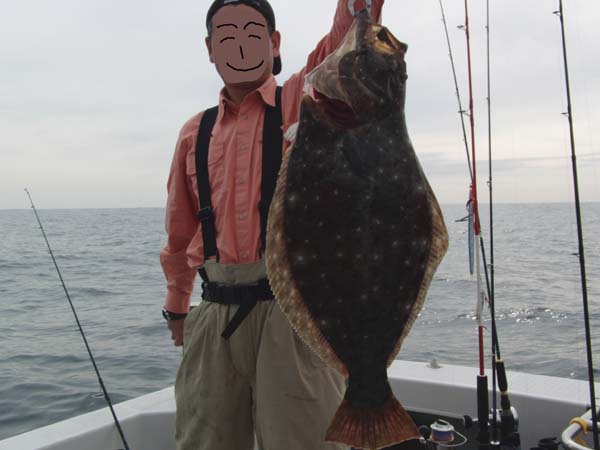 ジギングで大ヒラメ釣れたぞ の巻き うえさんが釣りしてます